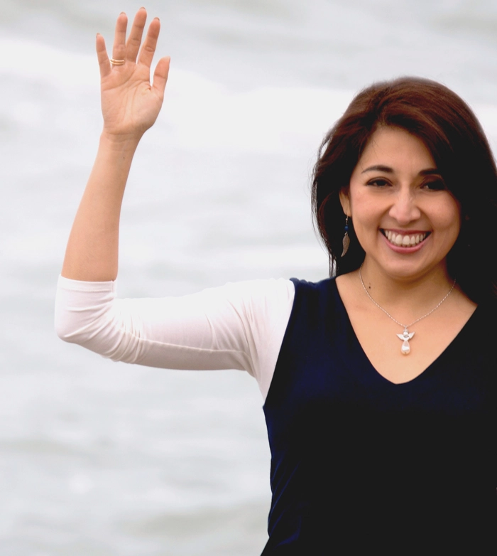 Luisa Hurtado saludando y dándote la bienvenida